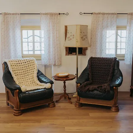 Apartments Mozinetova Hisa Sentjost nad Horjulom Buitenkant foto
